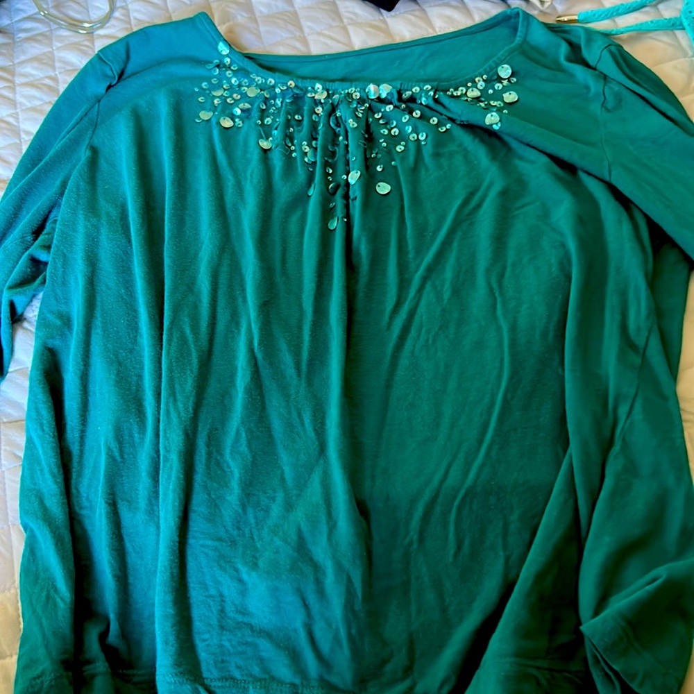 Green holiday long sleeve top